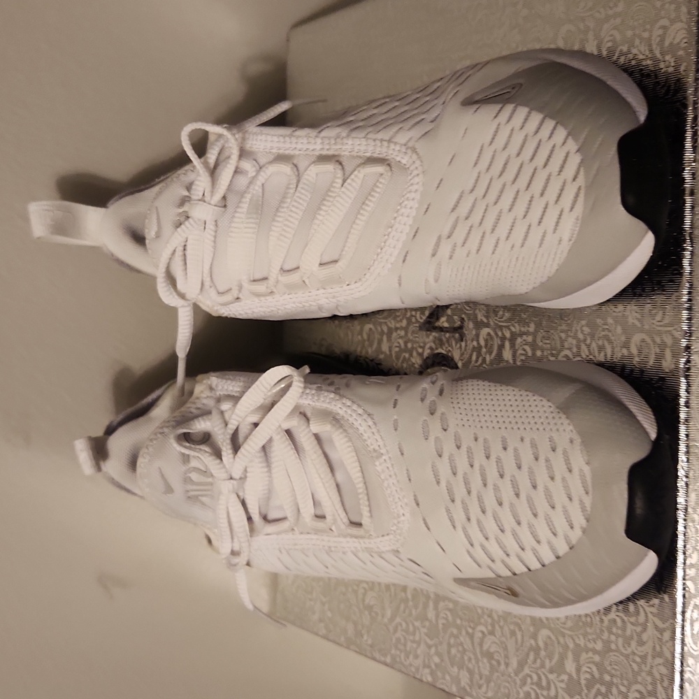Nike Women's Air Max 270 White and Gray Shoes Size 5.5 - Picture 4 of 8